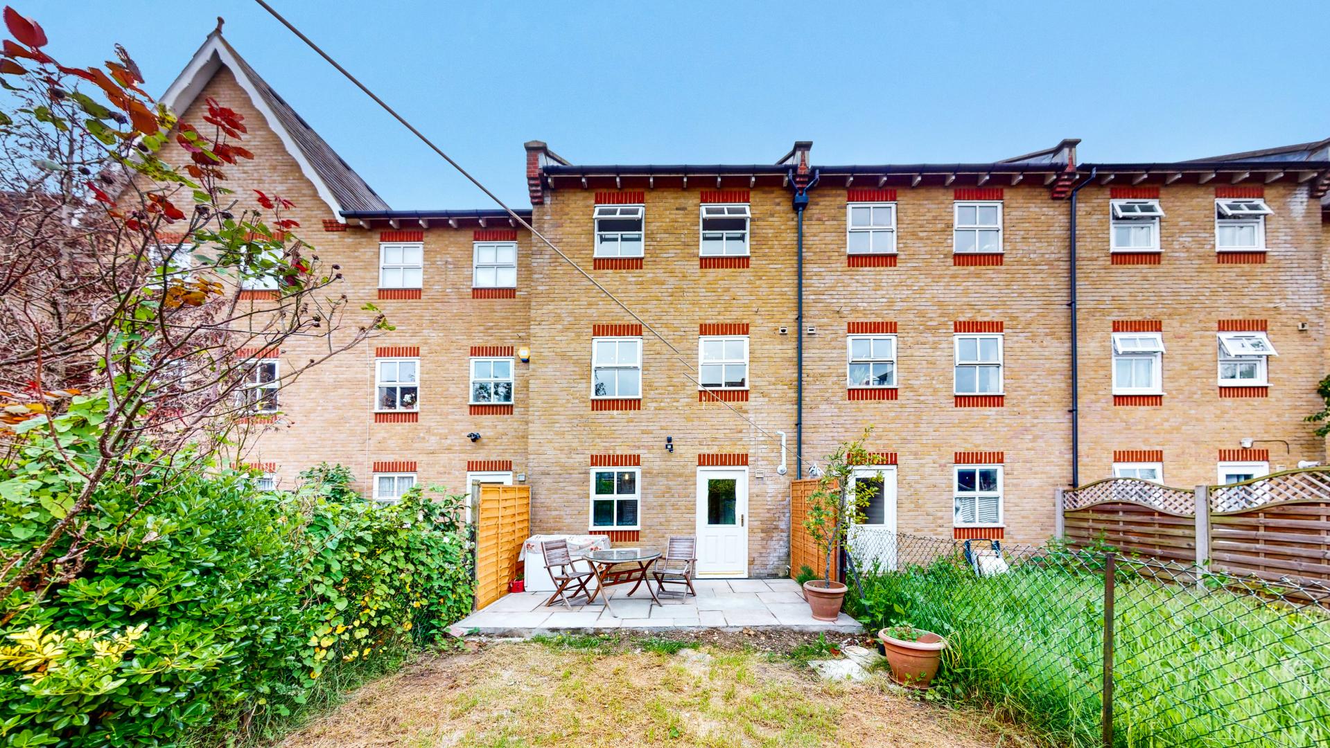 			4 Bedroom, 2 bath, 1 reception Terraced House			 Chamberlayne Avenue, Wembley